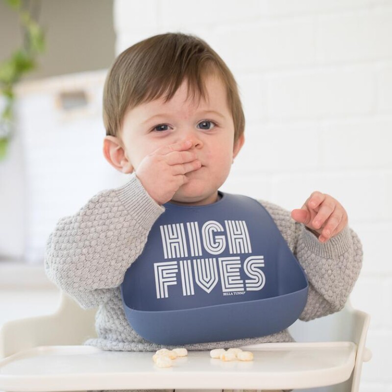 Babero de silicona con bolsillo High Five