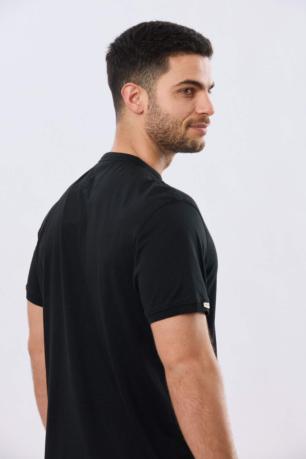 REMERA POLO CUELLO MAO Negro