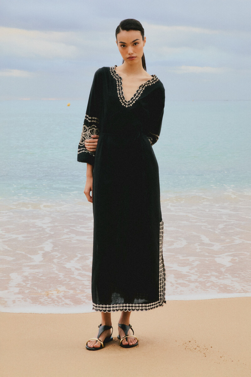 Túnica larga con bordados - negro 