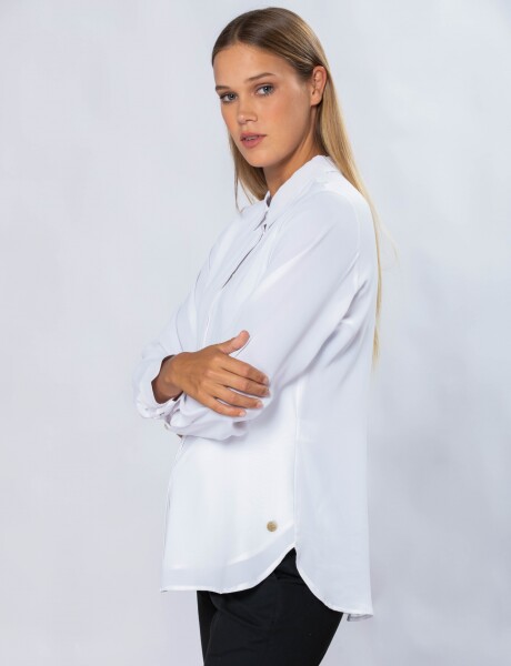 BLUSA LISA CON BOTONES Blanco