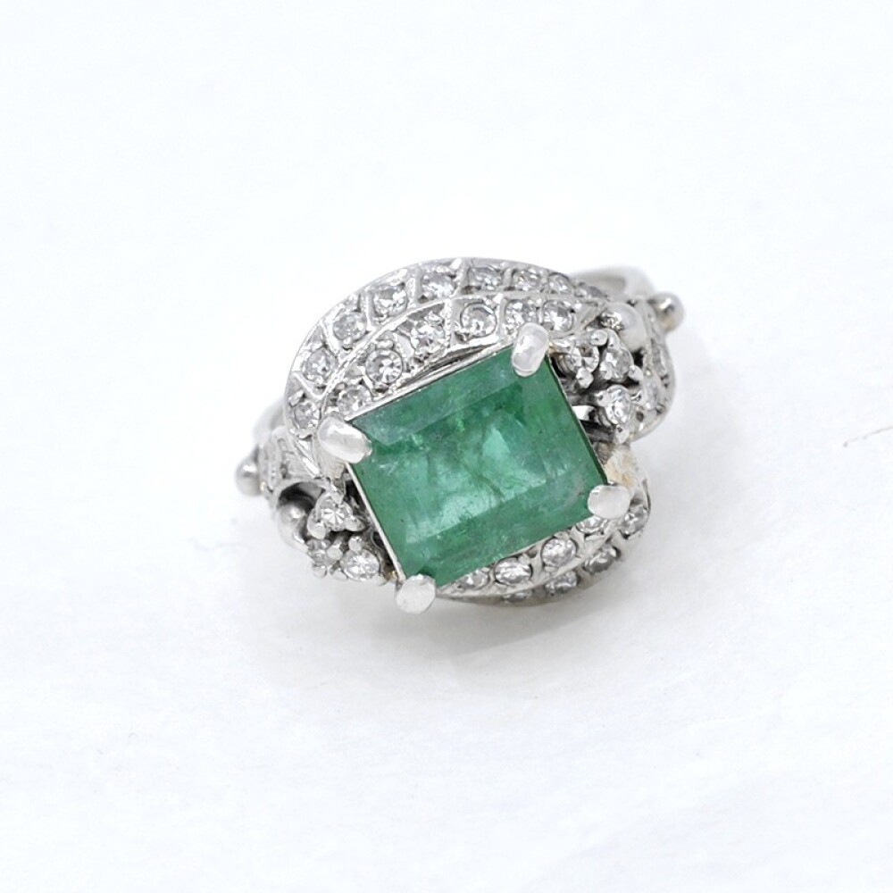 Anillo En Oro 18K, Esmeralda Y Brillantes Anillo En Oro 18K, Esmeralda Y Brillantes