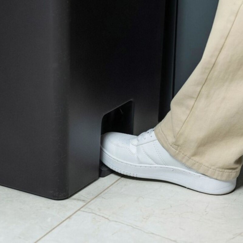Papelera con pedal 30L Negro