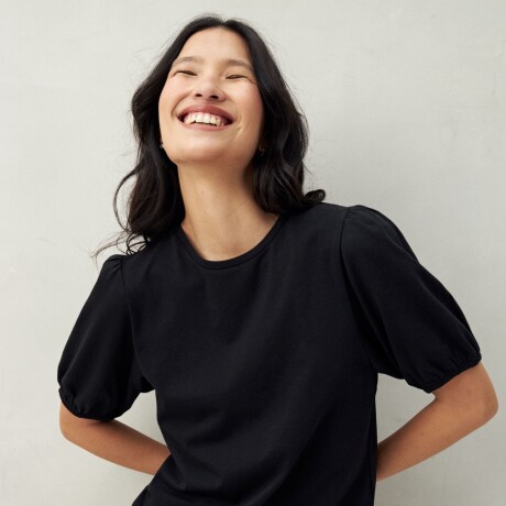 REMERA VELORA Negro