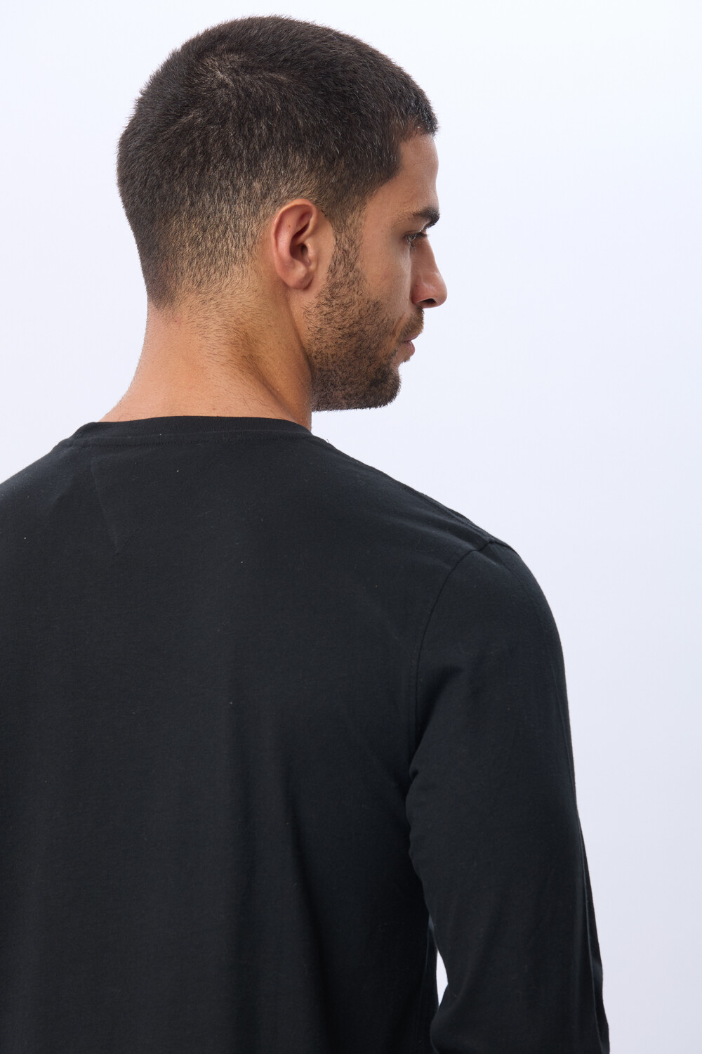 REMERA LISA DE ALGODÓN Negro