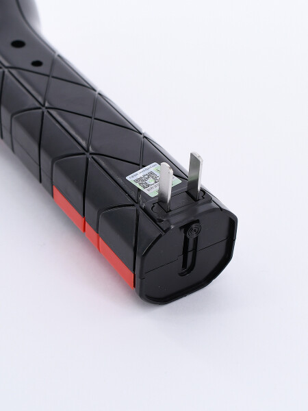 LINTERNA CON ENCHUFE NEGRO