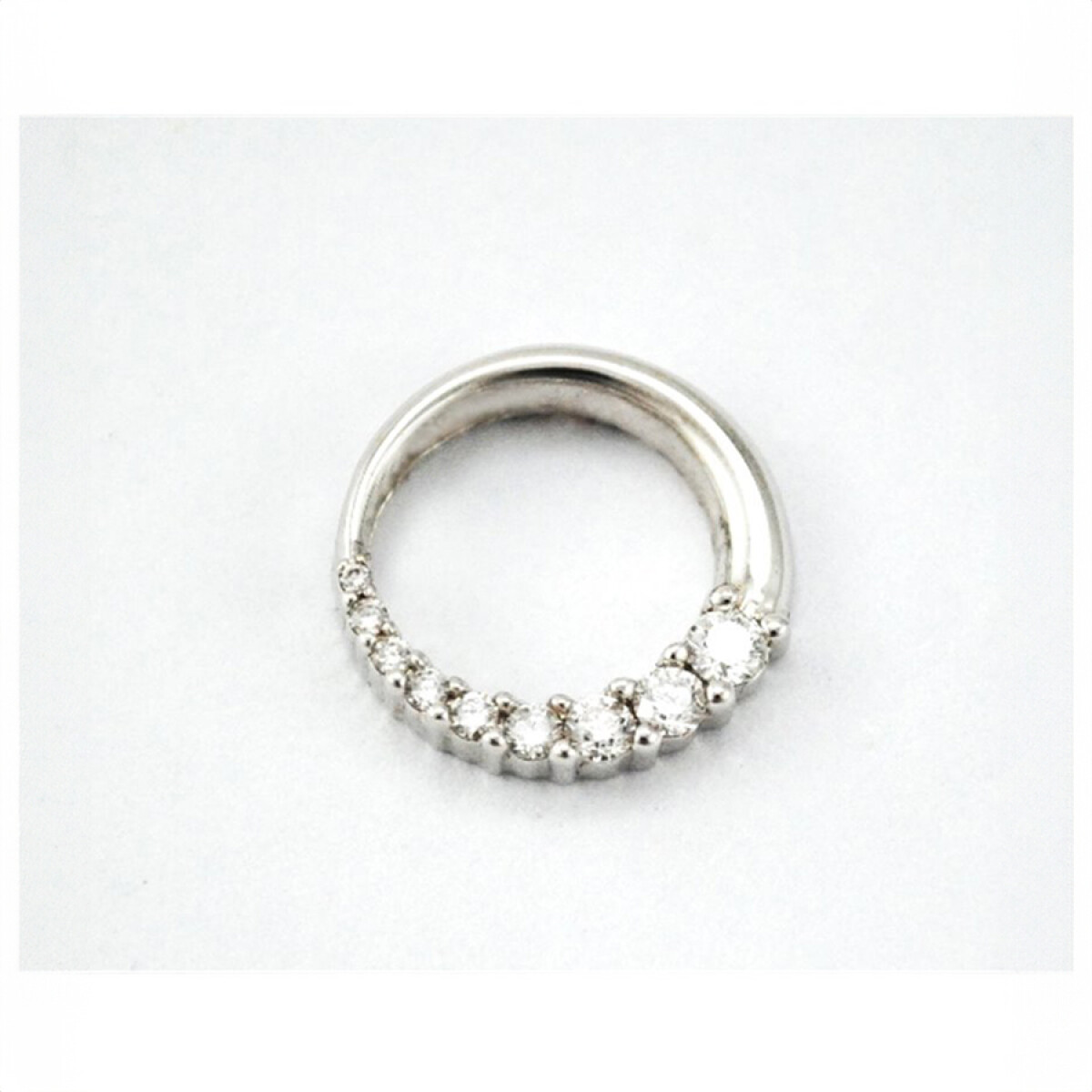 Dije Pasante Oro Blanco 18 K Con Brillantes 