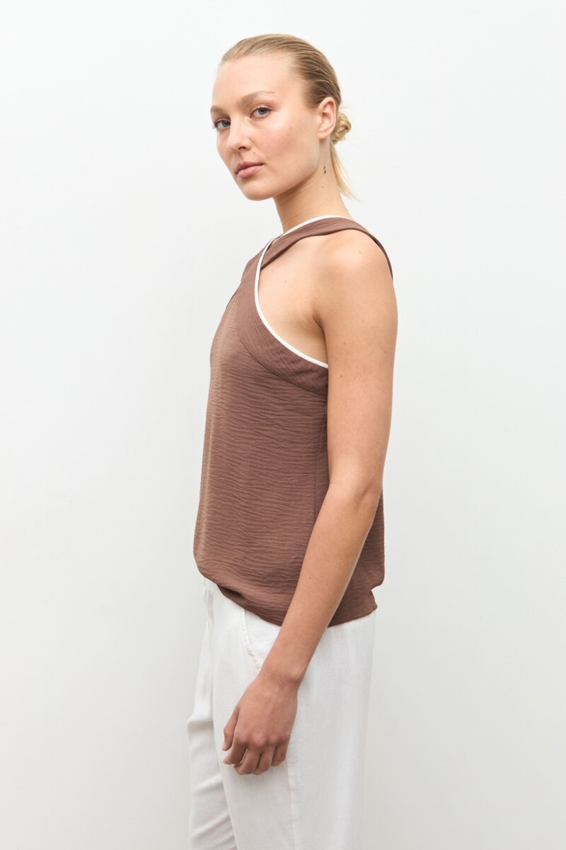 Top halter vivo en contraste chocolate