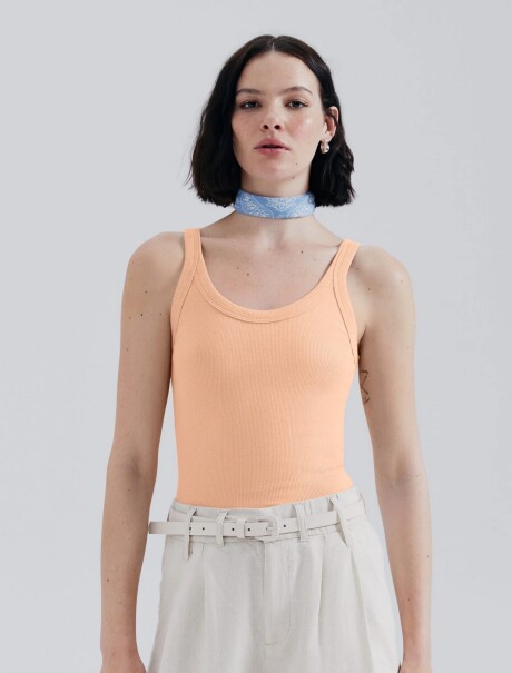 MUSCULOSA BÁSICA SLIM NARANJA