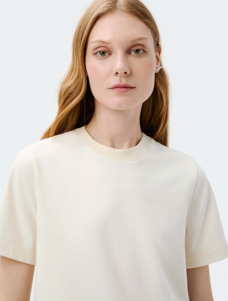 BLUSA DE MANAGA CORTA EN VISCOSA BEIGE