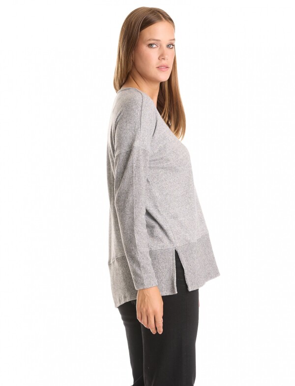 Buzo Soft Escote V GRIS