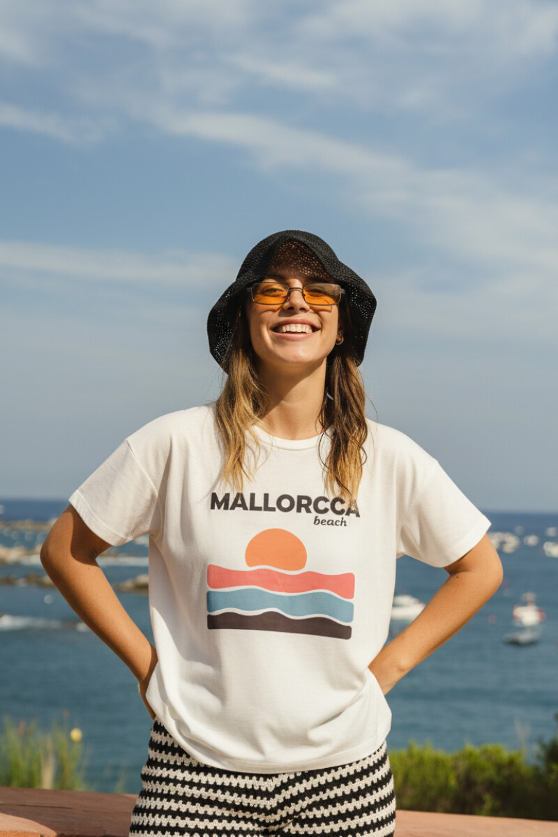 REMERA OVER OFF WHITE - MALLORCA REMERA OVER OFF WHITE - MALLORCA