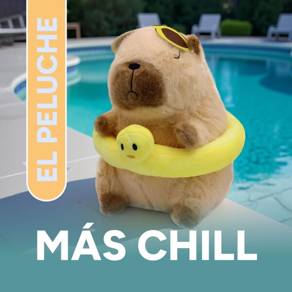 Peluche Capibara con Ropa y Acs Temáticos Vacaciones Atrix Color Marrón Amarillo Salvavidas