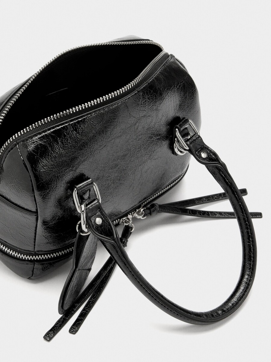 Bolso Tote Efecto Craquelado Con Colgante negro