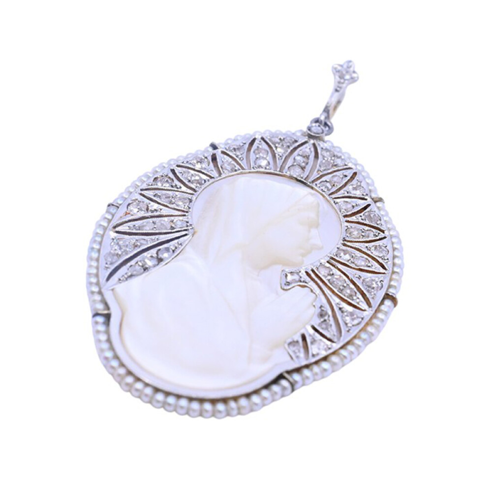 Medalla antigua oro 18 k con brillantes, diamantes, nacar y perlas. Medalla antigua oro 18 k con brillantes, diamantes, nacar y perlas.