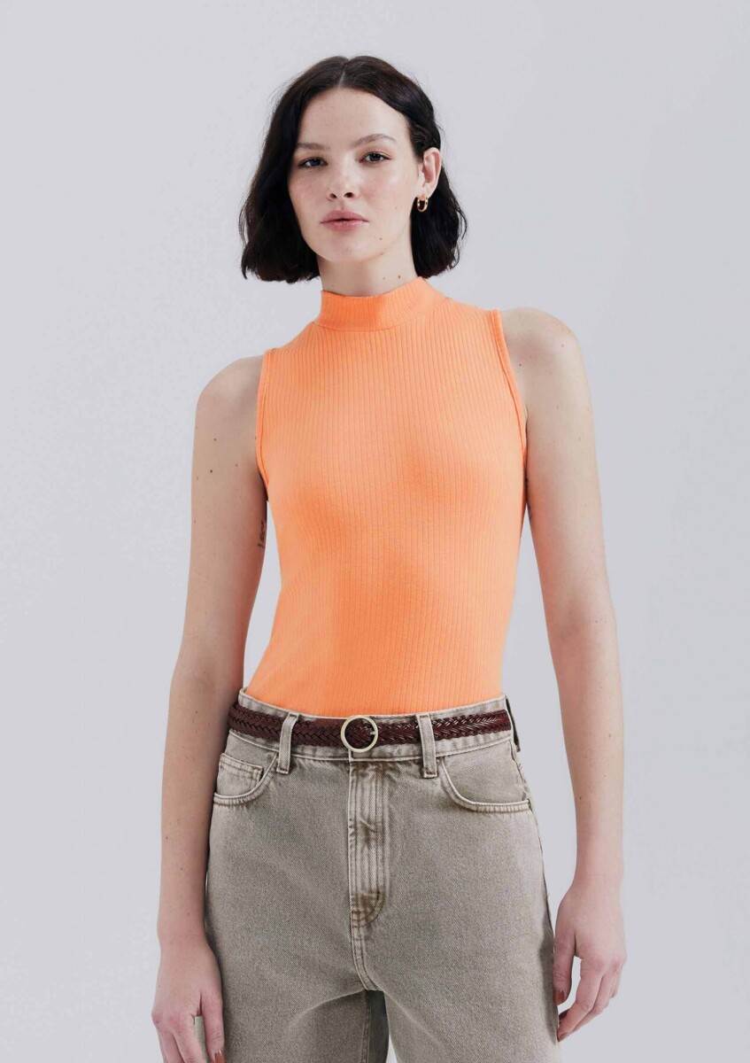 MUSCULOSA CON CUELLO ALTO - NARANJA 