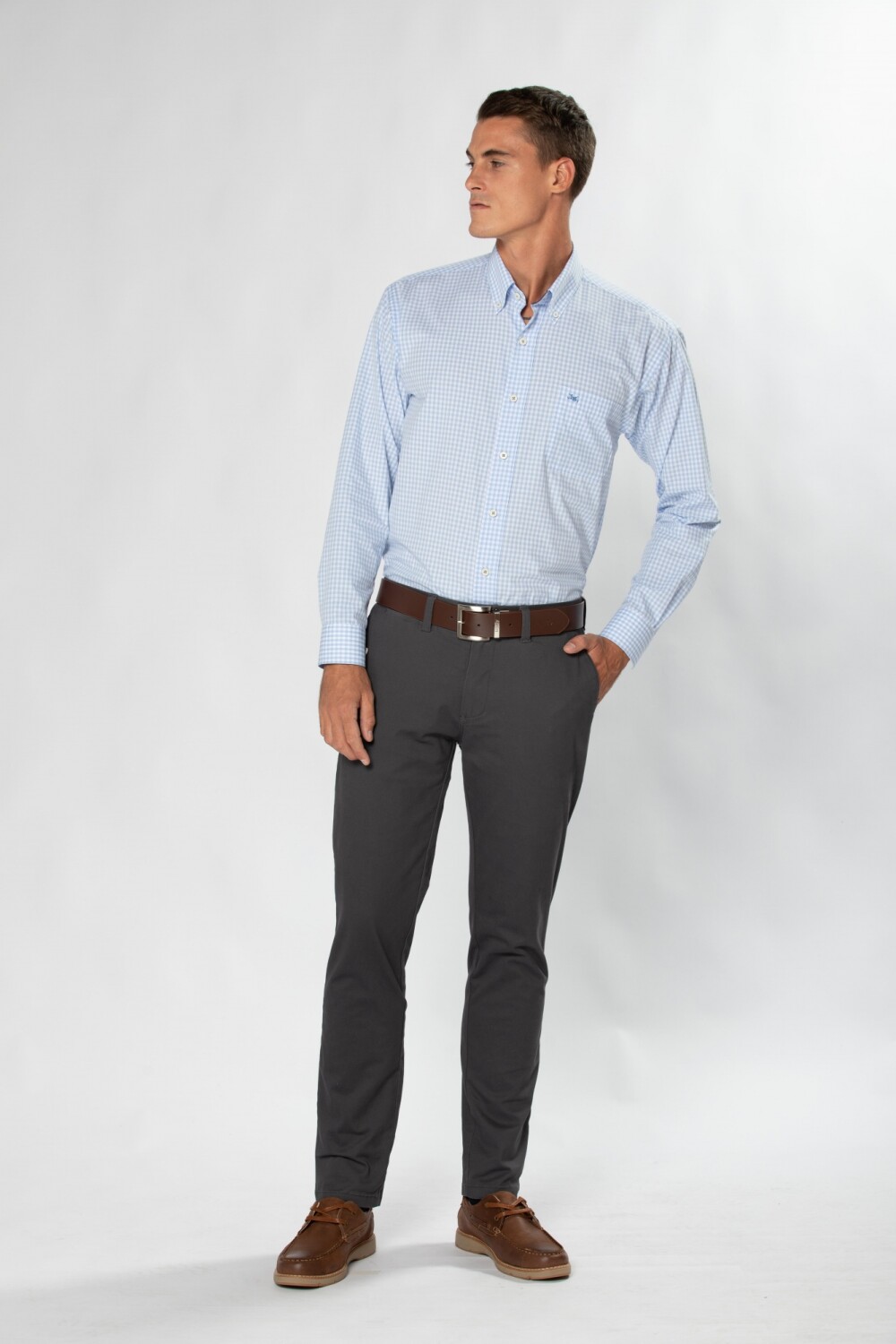 PANTALÓN SKINNY CON SPANDEX Gris