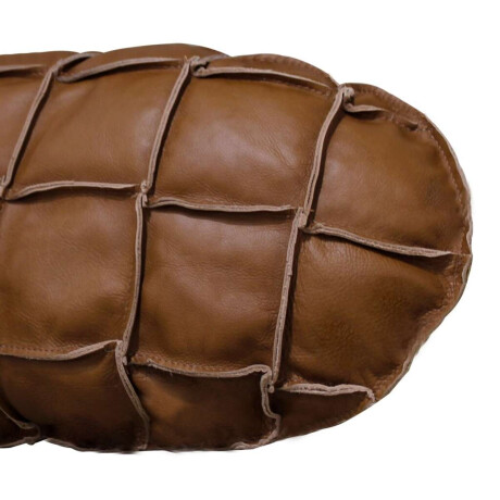 Almohadion Cuero 56x35cm oval chico Marron