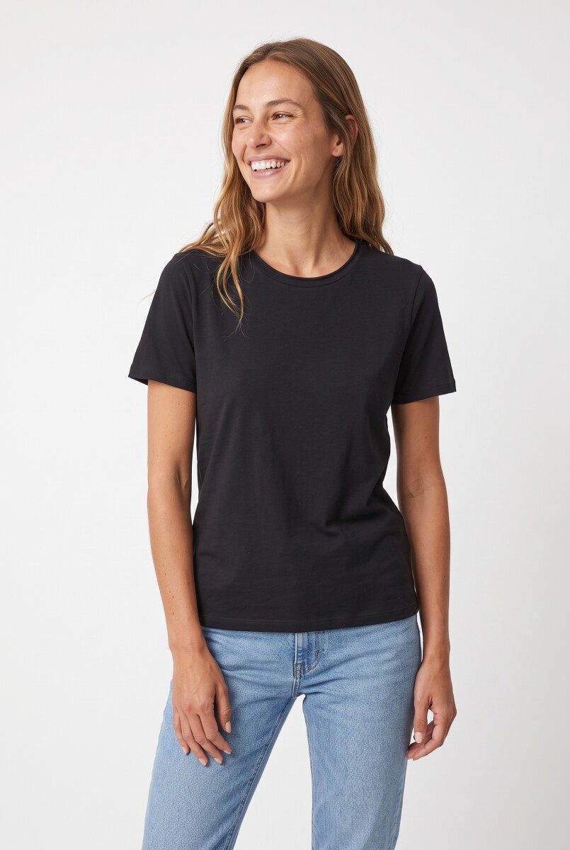 REMERA RENATA - NEGRO. 