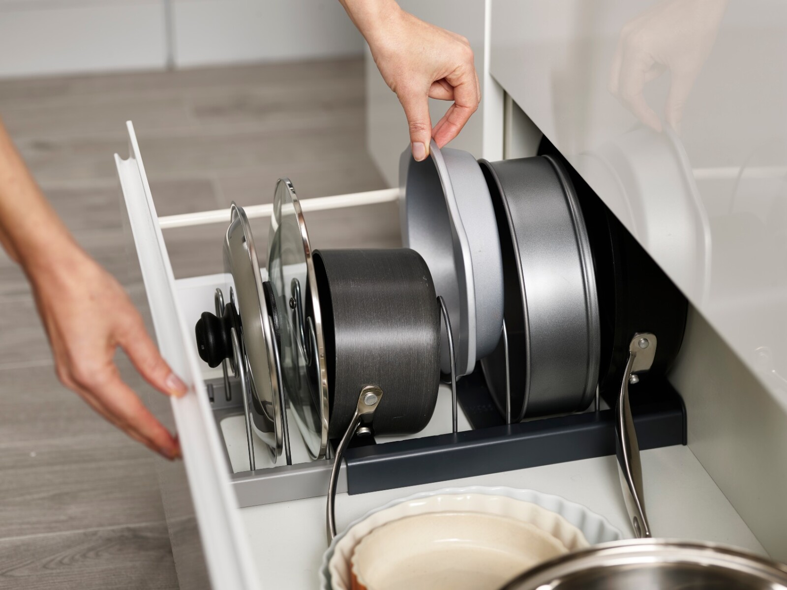 Organizador Extensible para Ollas, Sartenes y Tapas Joseph Joseph DrawerStore™- PREVENTA 