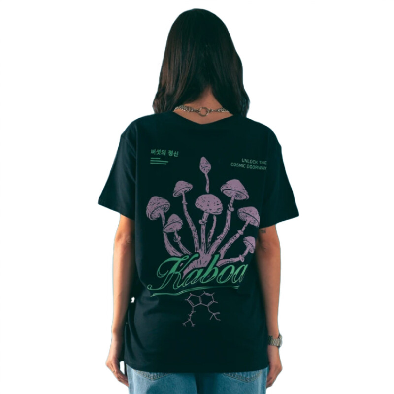 Remera Kaboa Cosmic Doorway - Negro Remera Kaboa Cosmic Doorway - Negro