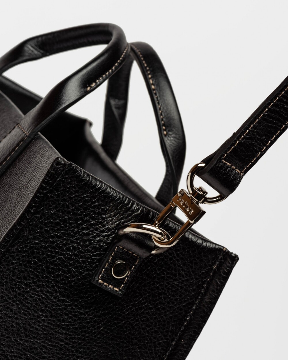 Cartera de mano Capri en cuero liso vegetal Negro