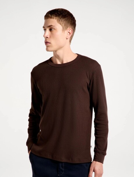 CAMISETA TÉRMICA MODELO REGULAR MARRÓN