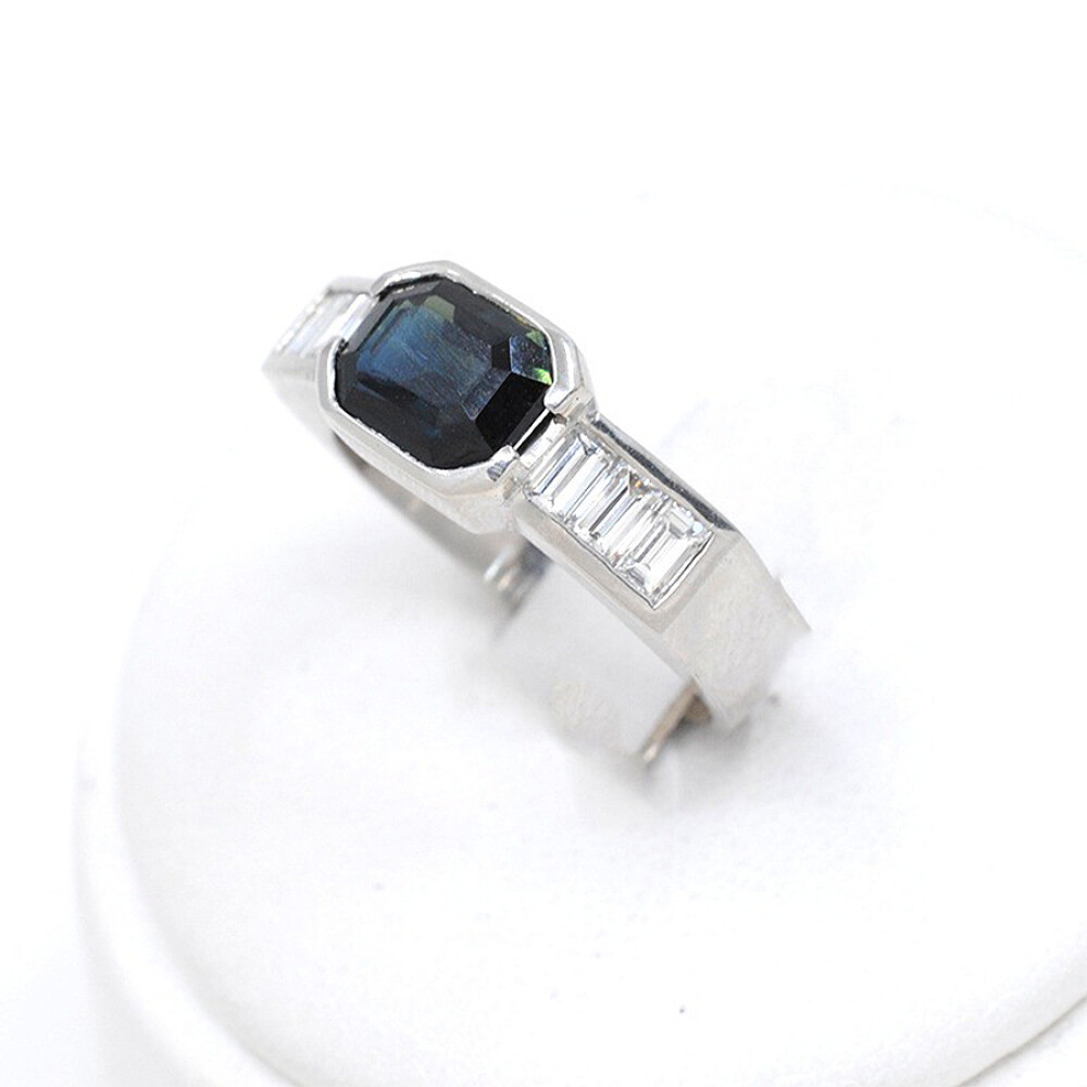 Anillo En Platino, Brillantes Y Zafiro Anillo En Platino, Brillantes Y Zafiro