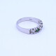 Anillo medio sin fin oro 18k blanco con esmeraldas y brillantes. Anillo medio sin fin oro 18k blanco con esmeraldas y brillantes.