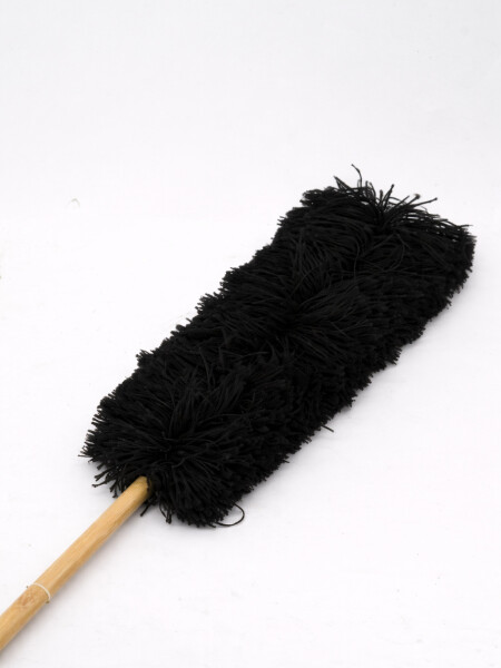 PLUMERO NEGRO CON MANGO DE MADERA NEGRO