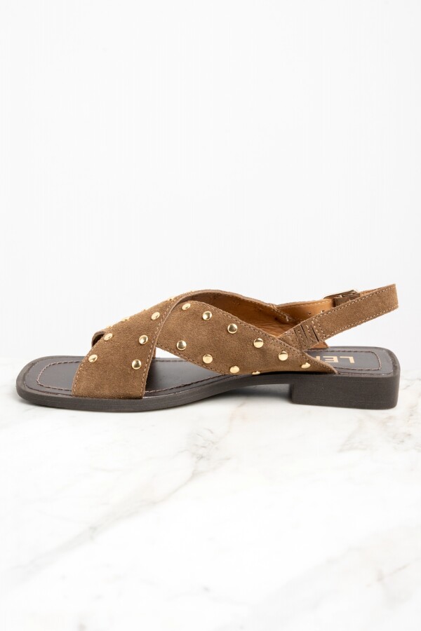 Sandalia Gamuza Tachas Camel