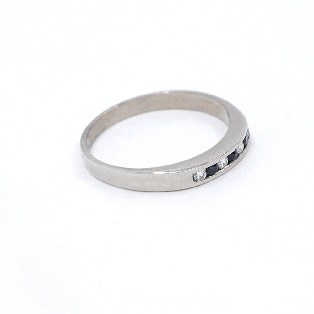 Anillo En Oro Blanco 18K Con Brillantes Y Zafiros Anillo En Oro Blanco 18K Con Brillantes Y Zafiros