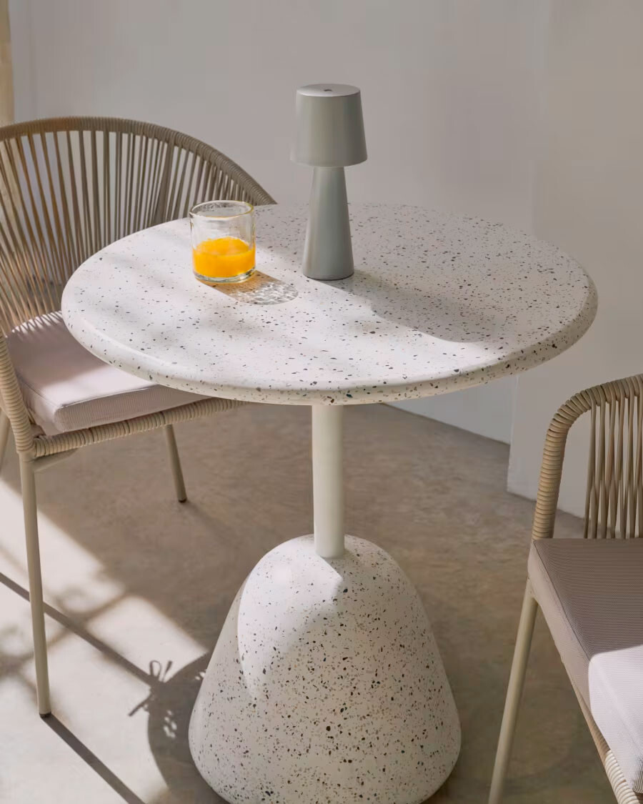Mesa Saura redonda de exterior de terrazzo blanco Ø 70 cm