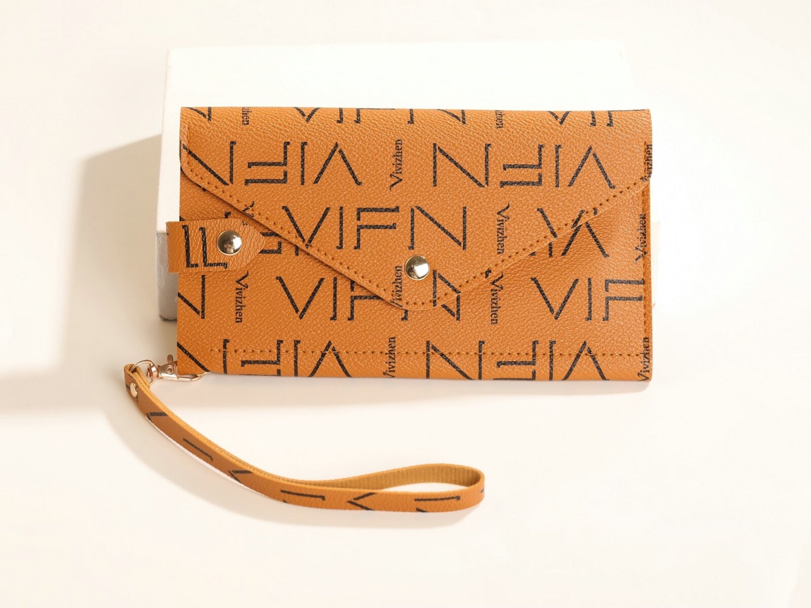 CARTERA TRIPLE CON LETRAS (MARRÓN) 