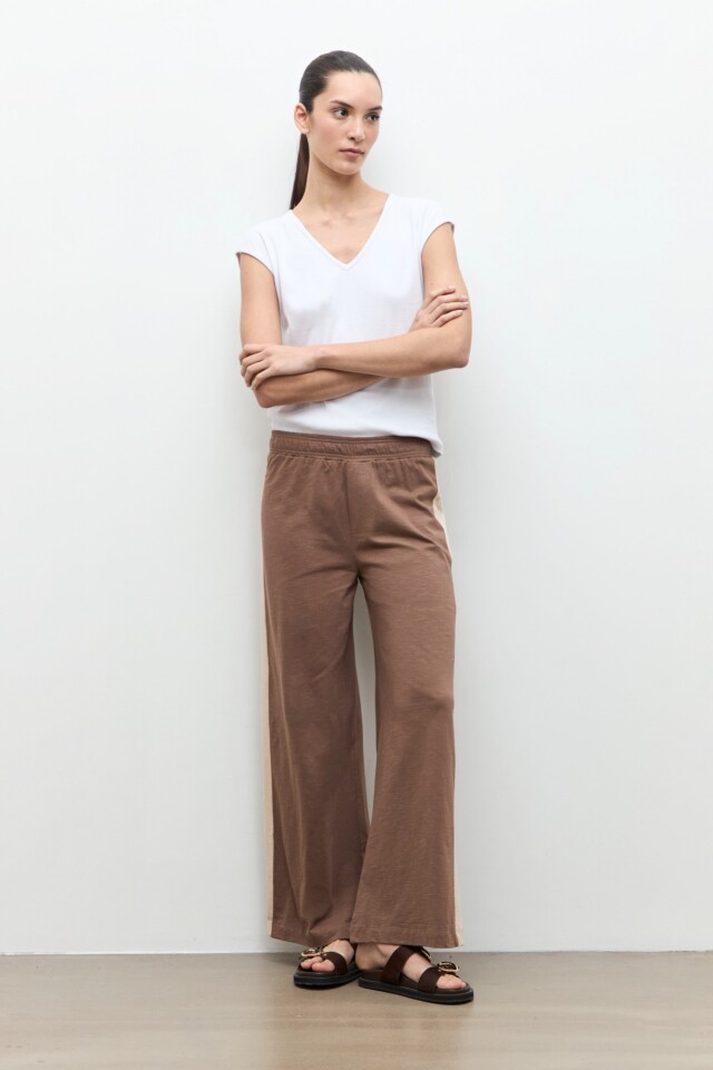 Pantalon contraste lateral topo
