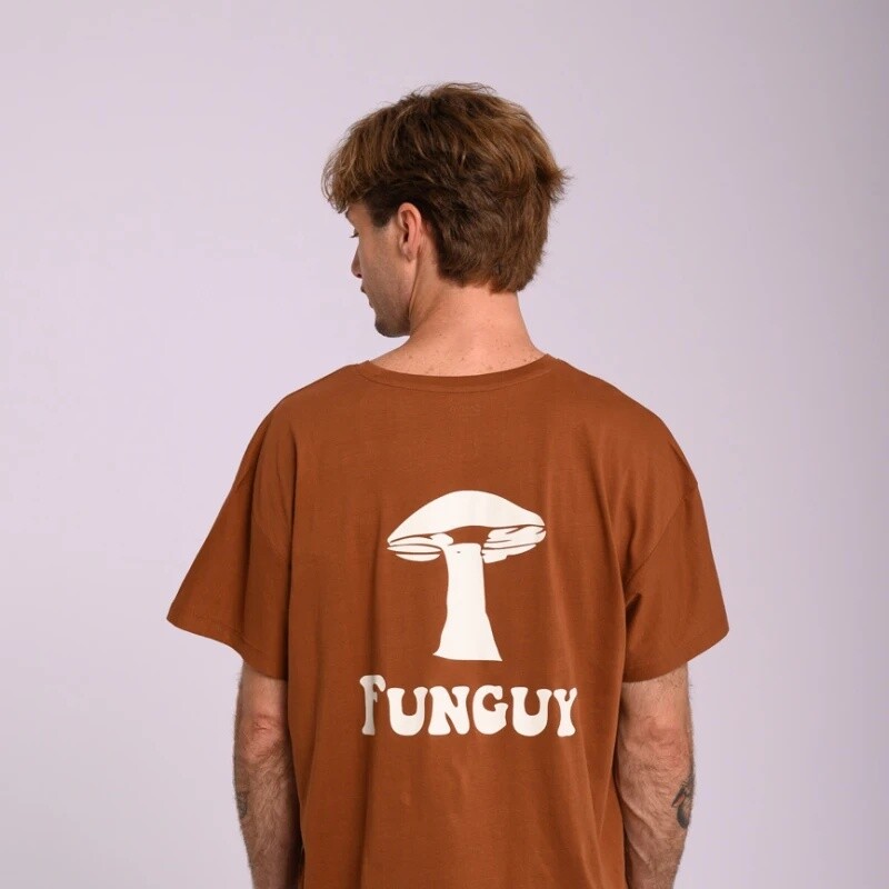 Remera Hombre M/Corta Alg.C/Estampa Canva S-XXL Marron