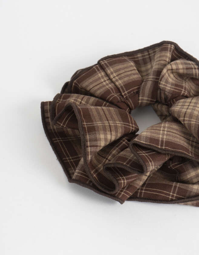 Skunzies Cuadros y Rayas Scrunchie - Marron Medio