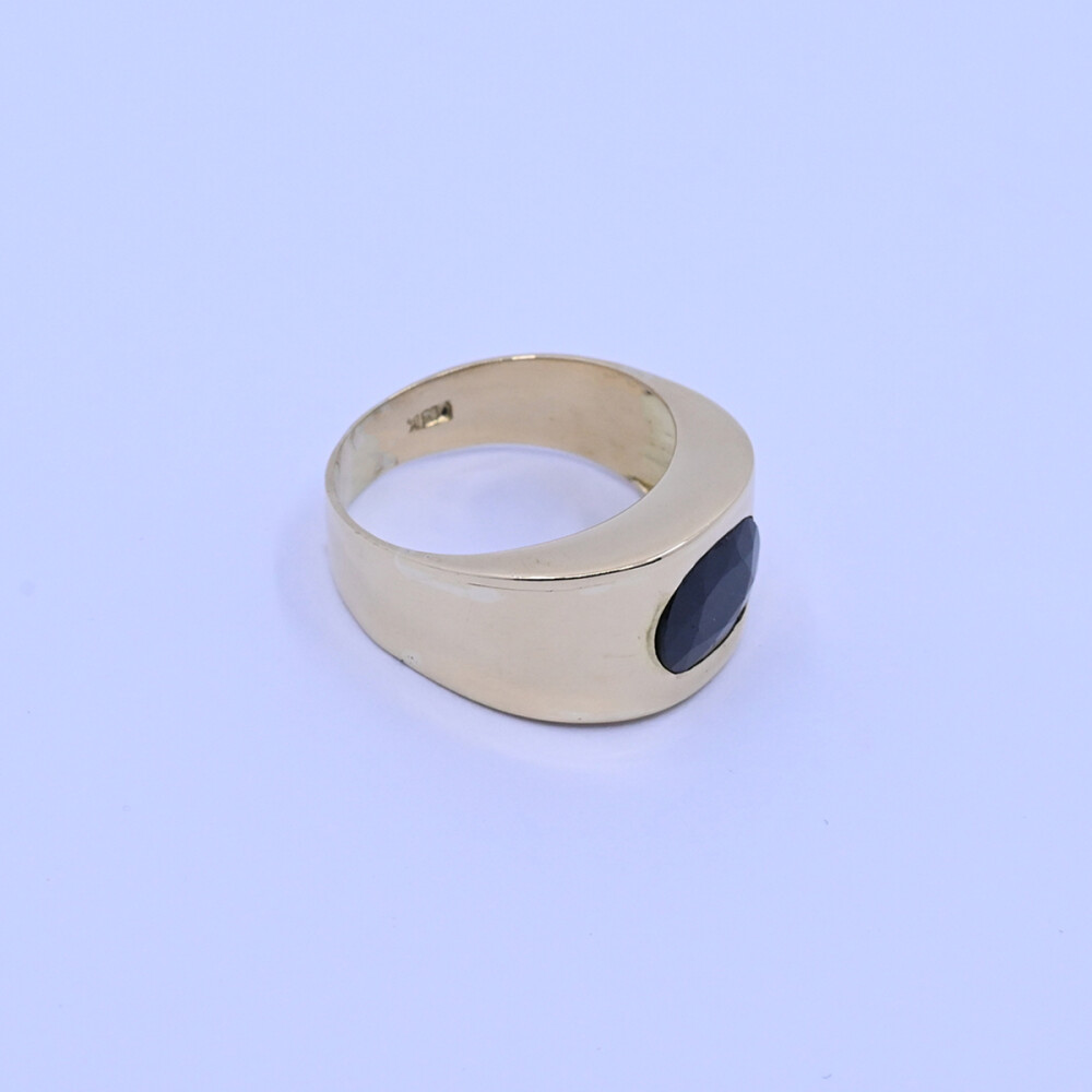 Anillo oro 18k zafiro oval. Anillo oro 18k zafiro oval.