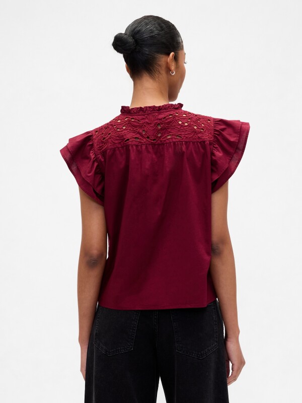 V-FLUTTER SLV EYELET YOKE TOP RED DELICIOUS