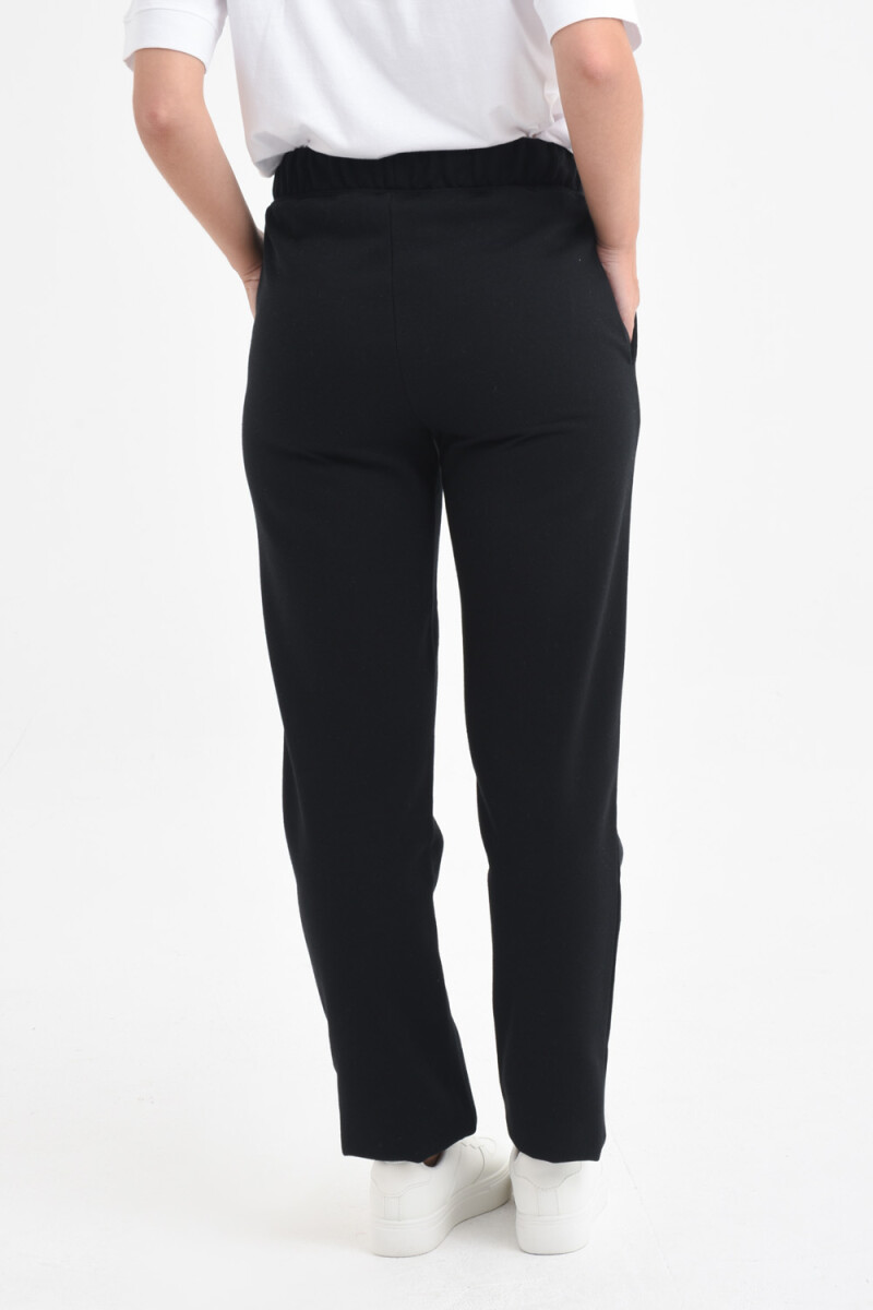 Pantalón deportivo básico Negro