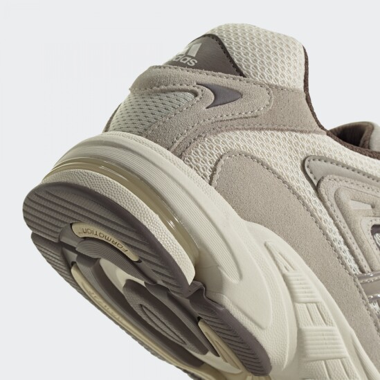 Championes Adidas Response CL Beige