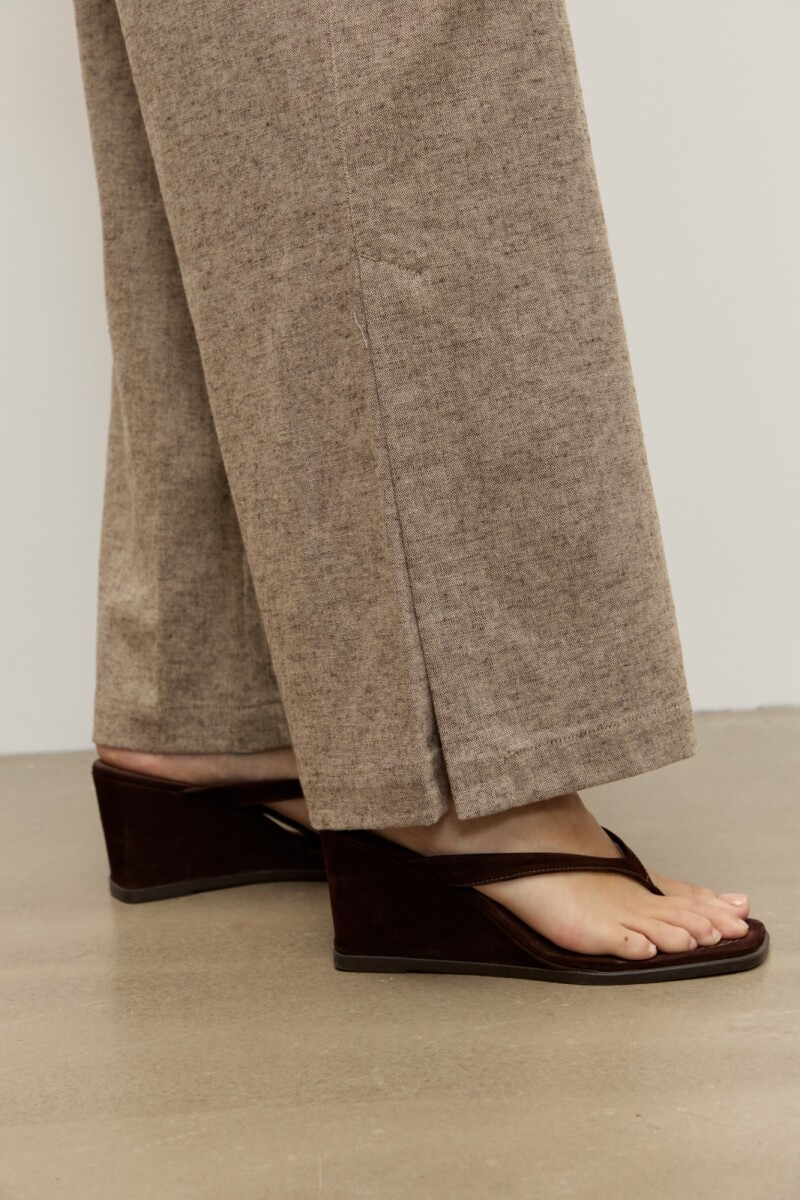 Pantalon wide leg lino con tajos chocolate melange