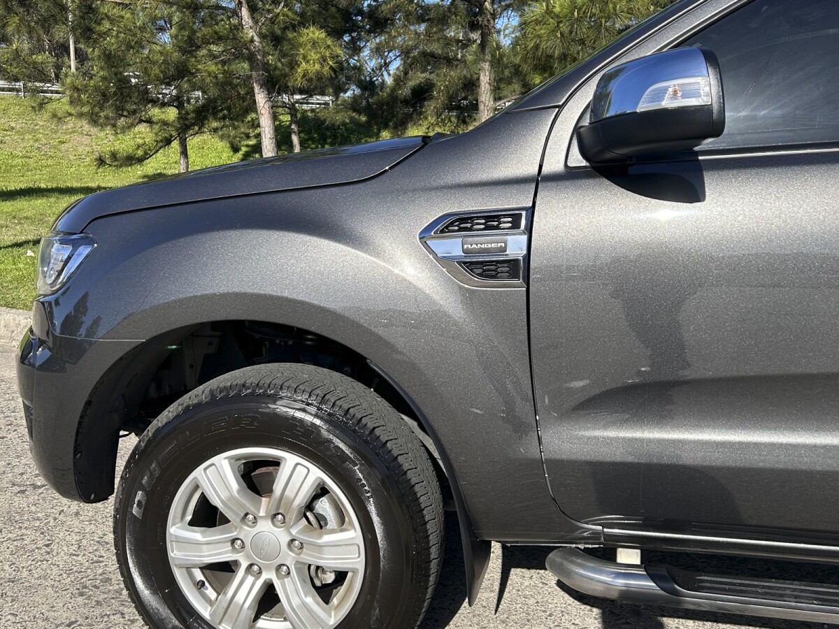 Ford Ranger XLT 2.5 EXCELENTE ESTADO! | Permuta / Financia Ford Ranger XLT 2.5 EXCELENTE ESTADO! | Permuta / Financia