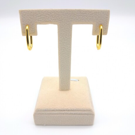 Par de aros de plata 925 con baño de oro amarillo. Par de aros de plata 925 con baño de oro amarillo.