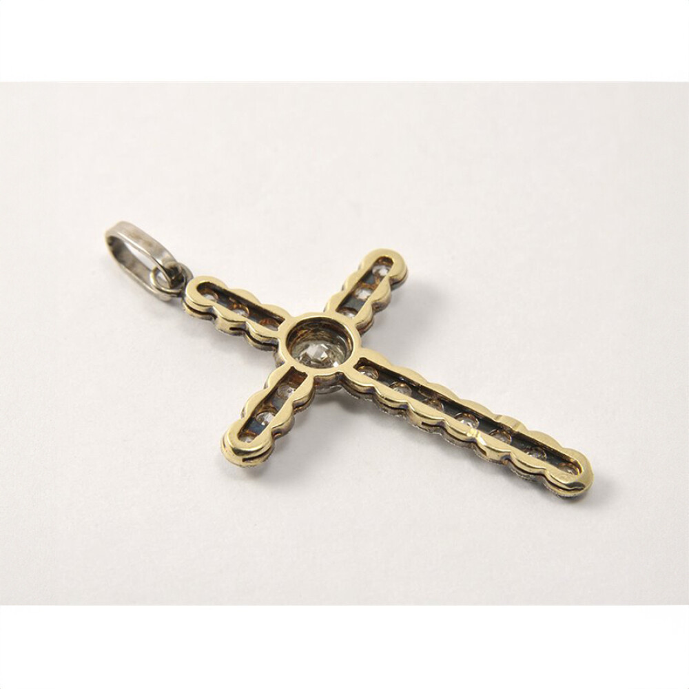 Cruz oro 18K con brillantes Cruz oro 18K con brillantes