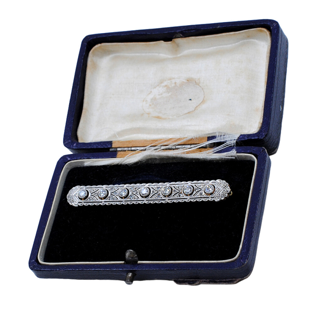 Prendedor antiguo en oro 18k , brillantes y diamantes. Prendedor antiguo en oro 18k , brillantes y diamantes.