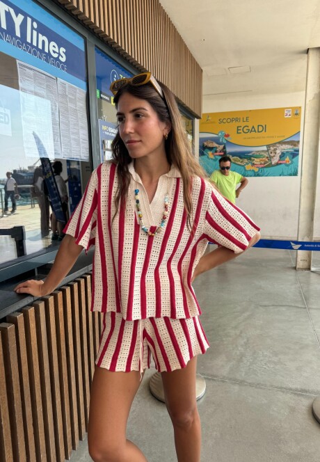 Short Capri SS25 Stripped cherry