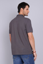 Remera con cuello Arrow GRIS