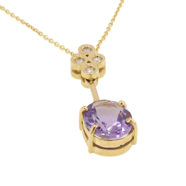 Colgante con cadena Alina en oro amarillo 18k con brillantes y amatista Colgante con cadena Alina en oro amarillo 18k con brillantes y amatista