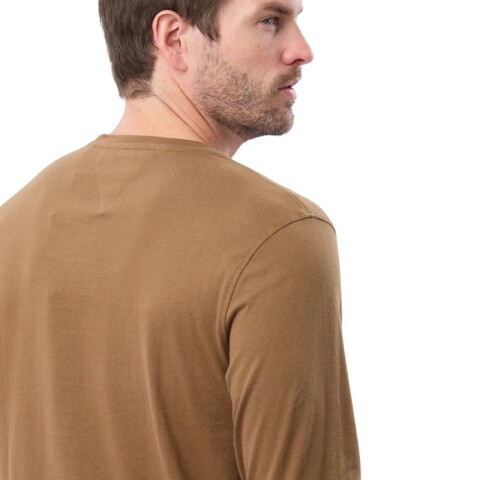 REMERA S-4XL MOSTAZA