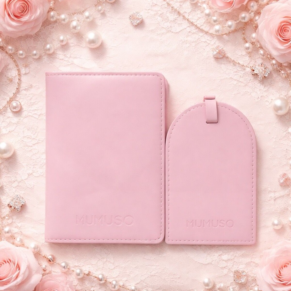 JUEGO DE PORTA PASAPORTES Y ETIQUETAS DE EQUIPAJE (COLECCIÓN CHERRY BLOSSOM/ROSA 